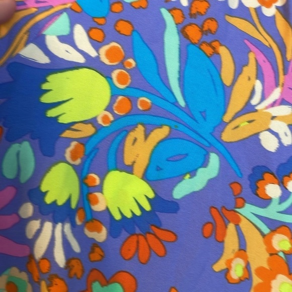 Emily Wonder Periwinkle Split Neckline with Balloon Sleeve Floral Blouse size 1X - Picture 10 of 16